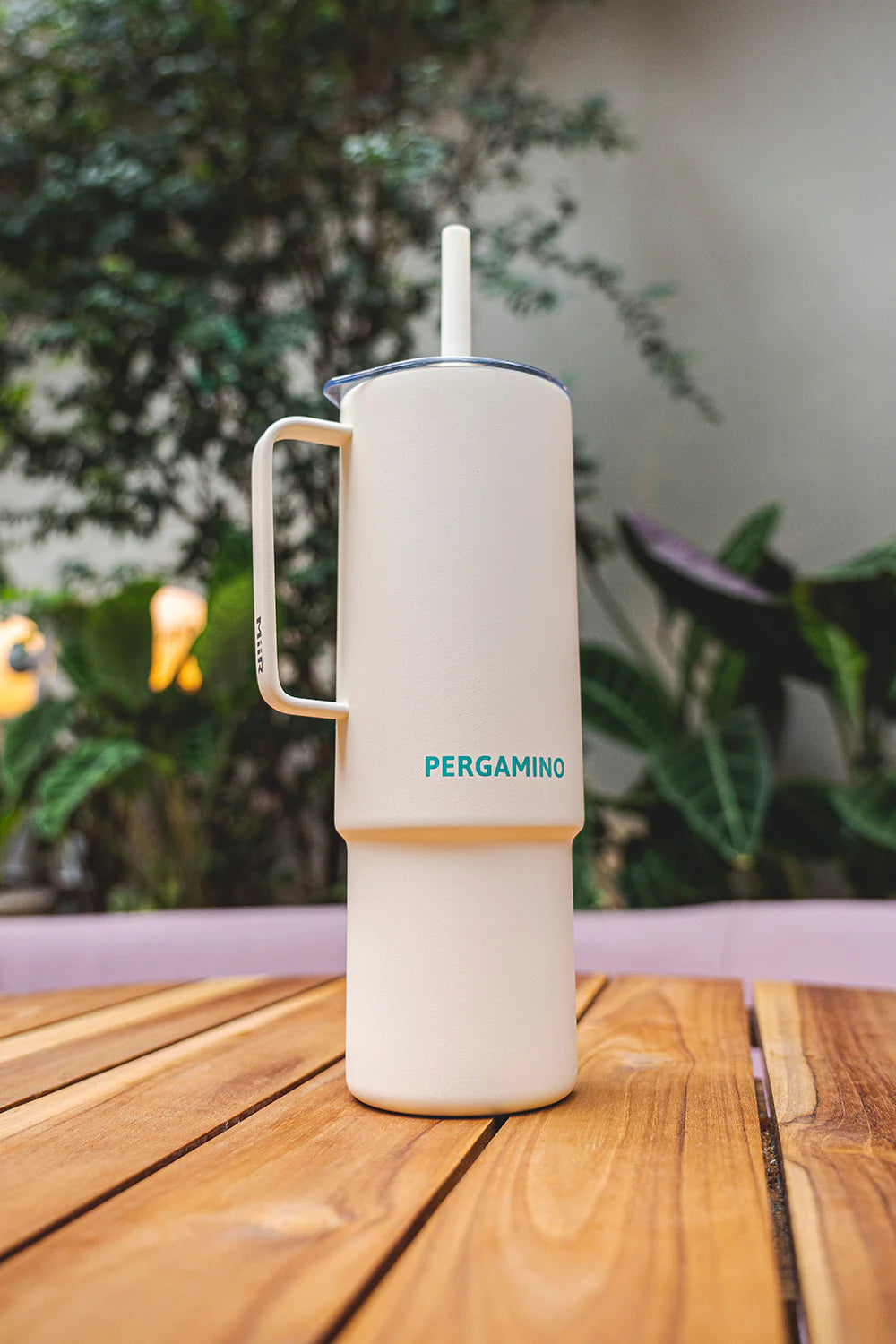 Pergamino Miir White Straw Cup